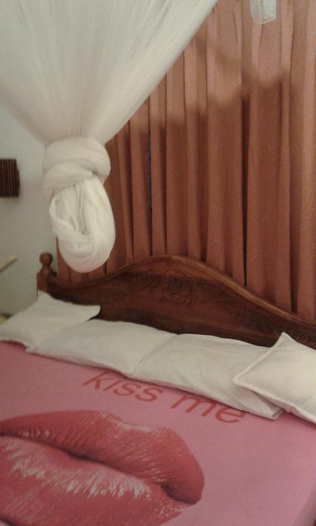 Rose Blossom Hotel Mirissa Exterior foto