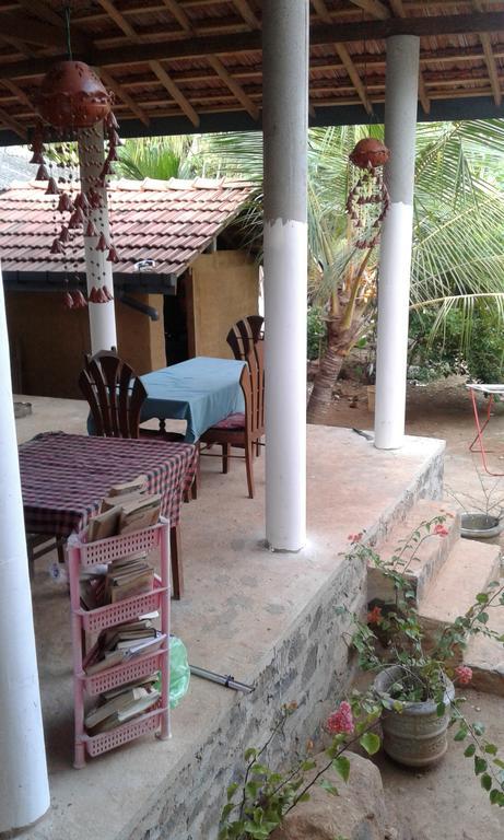 Rose Blossom Hotel Mirissa Exterior foto